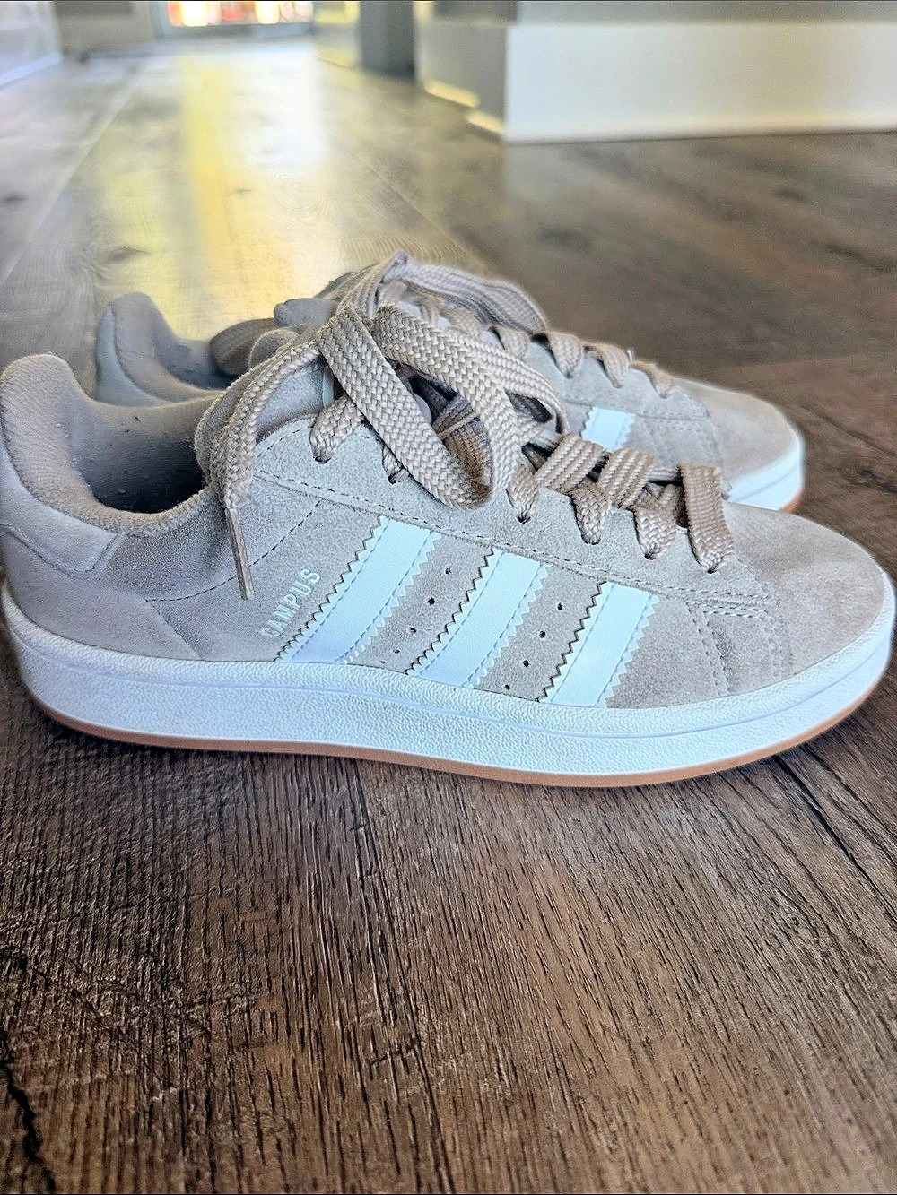 Girls adidas Campus Suede Sneakers in Beige & White